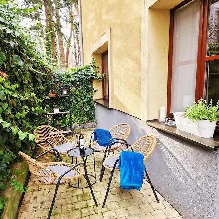Charming Vintage With A Private Patio 아파트 브라티슬라바