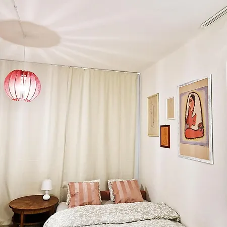 Charming Vintage With A Private Patio 아파트
