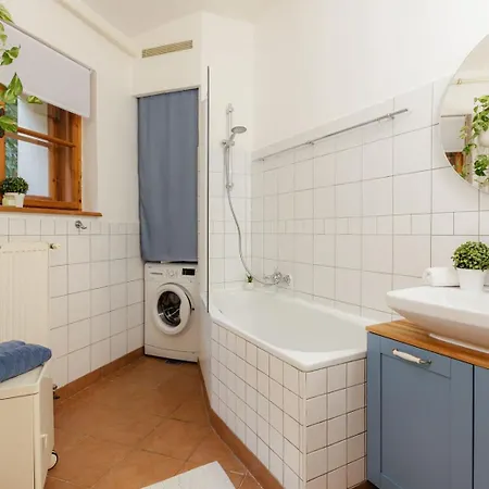 Charming Vintage With A Private Patio 브라티슬라바